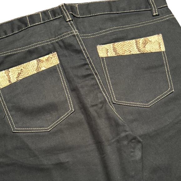 Vintage Y2K Evolution Brand Black Baggy Snakeskin Denim Jean Shorts 40 NWT - Picture 2 of 8